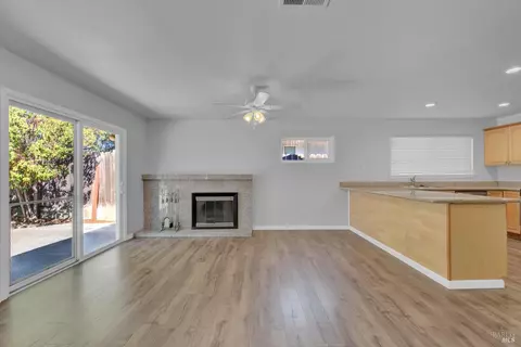 Living - 596 Silver Dr, Vacaville, CA 95687 photo 4 of 10