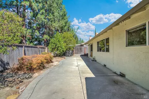 Exterior - 596 Silver Dr, Vacaville, CA 95687 photo 12 of 14