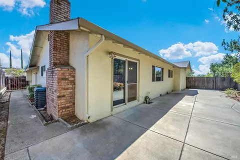 Exterior - 596 Silver Dr, Vacaville, CA 95687 photo 5 of 14
