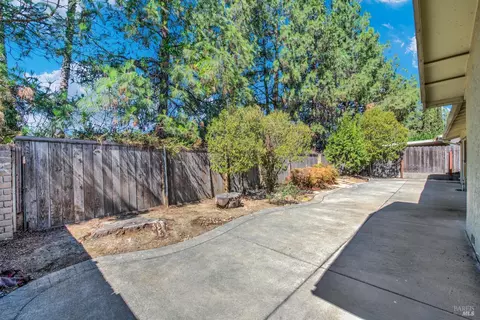 Exterior - 596 Silver Dr, Vacaville, CA 95687 photo 10 of 14