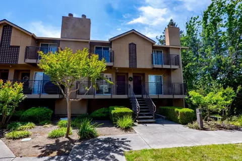 1132 Pear Tree Ln, Napa, CA 94558