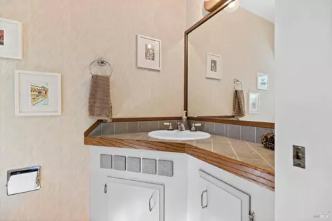 Bath - 1019 Westside Rd, Healdsburg, CA 95448 photo 8 of 8