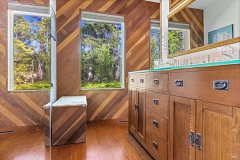 Bath - 1019 Westside Rd, Healdsburg, CA 95448 photo 1 of 8