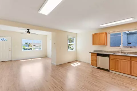 Living - 213 Sperry Ave, Vallejo, CA 94590 photo 7 of 7
