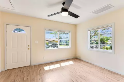 Living - 213 Sperry Ave, Vallejo, CA 94590 photo 4 of 7