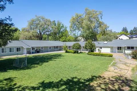 920 Acacia Ln, Santa Rosa, CA 95409