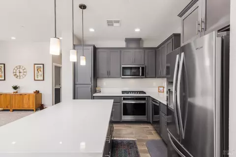Kitchen - 1455 Acorn Way, Windsor, CA 95492 photo 2 of 2