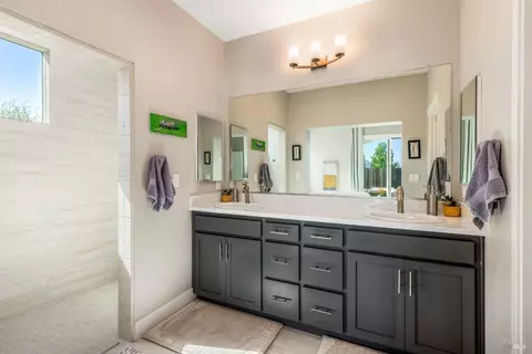 Bath - 1455 Acorn Way, Windsor, CA 95492 photo 1 of 3