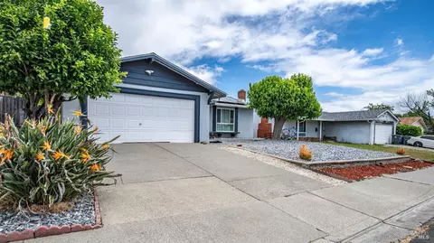 124 Manzanita Dr, Vacaville, CA 95688