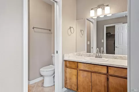Bath - 537 Donner Ct, Ukiah, CA 95482 photo 2 of 2