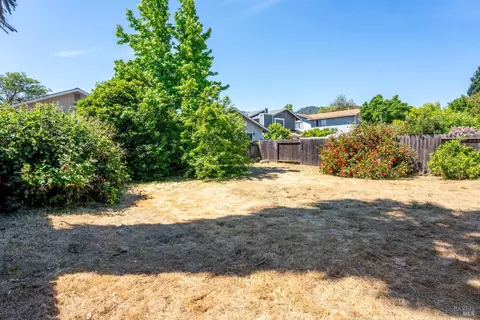 Exterior - 537 Donner Ct, Ukiah, CA 95482 photo 7 of 8