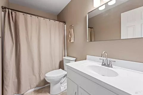 Bath - 537 Donner Ct, Ukiah, CA 95482 photo 1 of 2