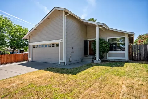 537 Donner Ct, Ukiah, CA 95482