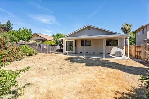 Exterior - 537 Donner Ct, Ukiah, CA 95482 photo 6 of 8