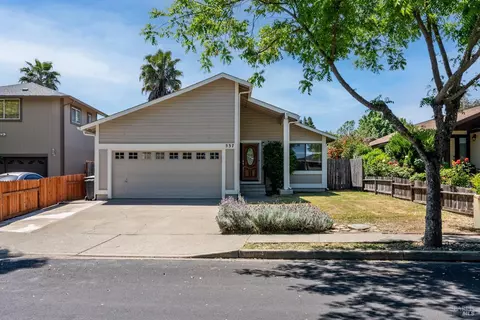 Exterior - 537 Donner Ct, Ukiah, CA 95482 photo 2 of 8