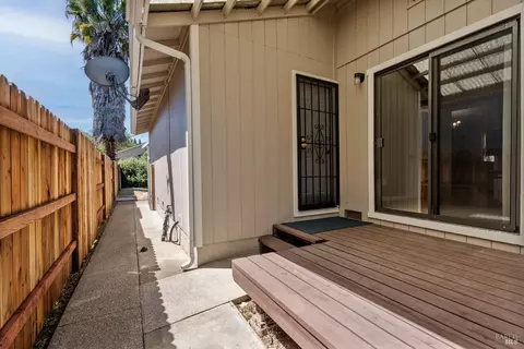 Exterior - 537 Donner Ct, Ukiah, CA 95482 photo 4 of 8