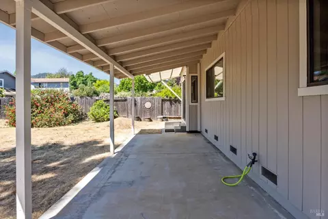 Exterior - 537 Donner Ct, Ukiah, CA 95482 photo 5 of 8