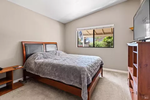 Bedroom - 537 Donner Ct, Ukiah, CA 95482 photo 3 of 4