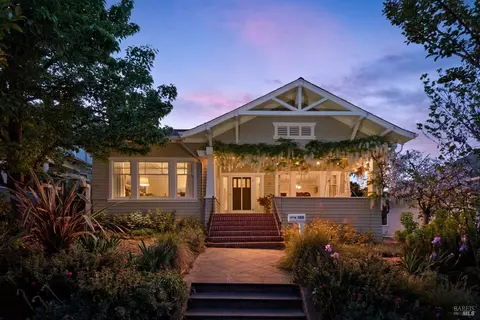 528 Oak St, Petaluma, CA 94952