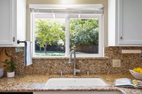 160 Moll Dr, Windsor, CA 95492 photo 17