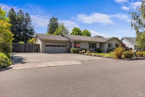 160 Moll Dr, Windsor, CA 95492
