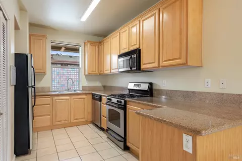 965 Doubles Dr #216, Santa Rosa, CA 95407