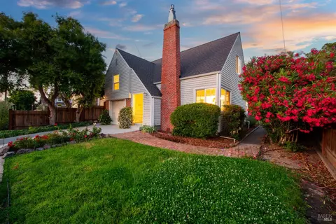1186 East Ave, Napa, CA 94559