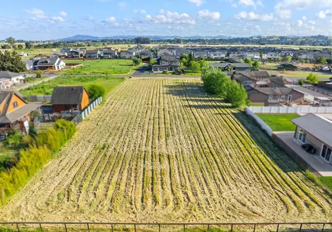 7143 Petaluma Hill Rd, Penngrove, CA 94951