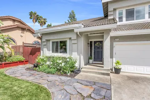 Exterior - 2812 Silver Fox Cir, Fairfield, CA 94534 photo 3 of 12