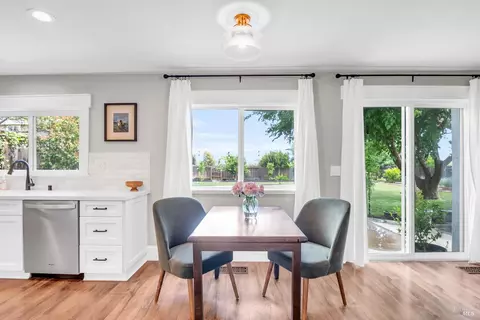 Dining - 2812 Silver Fox Cir, Fairfield, CA 94534 photo 4 of 5