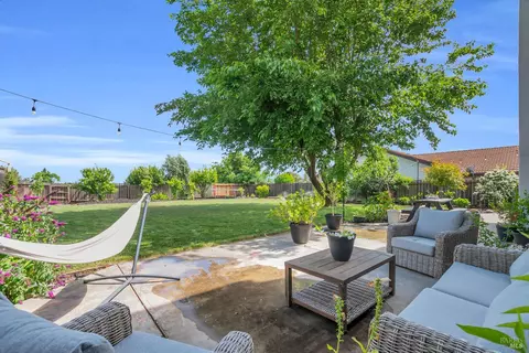 Exterior - 2812 Silver Fox Cir, Fairfield, CA 94534 photo 4 of 12