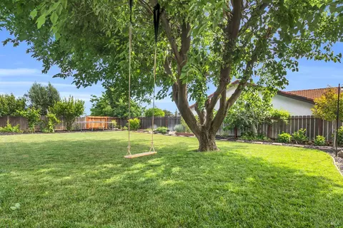 Exterior - 2812 Silver Fox Cir, Fairfield, CA 94534 photo 6 of 12