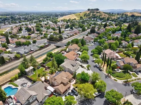 View/Area - 2812 Silver Fox Cir, Fairfield, CA 94534 photo 7 of 10