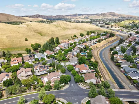 View/Area - 2812 Silver Fox Cir, Fairfield, CA 94534 photo 8 of 10