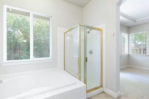 Bath - 1179 Rochioli Dr, Windsor, CA 95492 photo 3 of 5