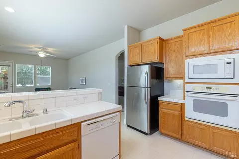 Kitchen - 1179 Rochioli Dr, Windsor, CA 95492 photo 5 of 5