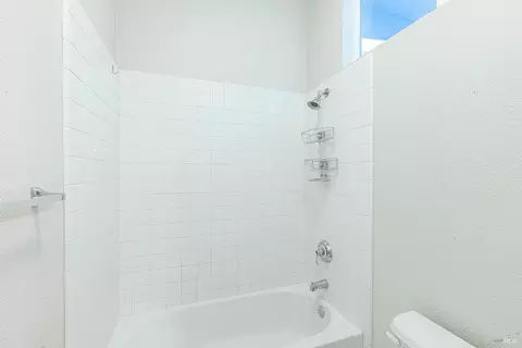 Bath - 1179 Rochioli Dr, Windsor, CA 95492 photo 5 of 5