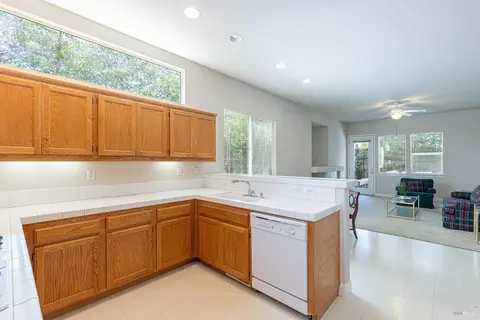 Kitchen - 1179 Rochioli Dr, Windsor, CA 95492 photo 4 of 5