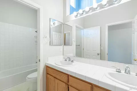 Bath - 1179 Rochioli Dr, Windsor, CA 95492 photo 4 of 5