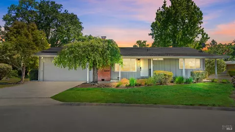 401 Meadowgreen Dr, Santa Rosa, CA 95409