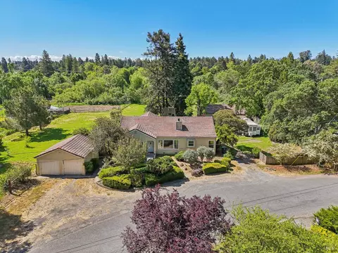 6755 Carol Dr, Sebastopol, CA 95472