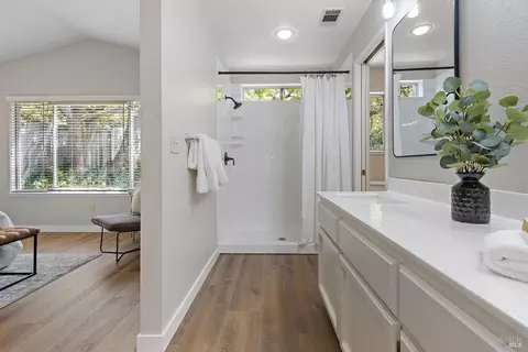 Bath - 358 Paddlewheel Dr, Vallejo, CA 94591 photo 2 of 4