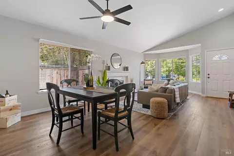 Dining - 358 Paddlewheel Dr, Vallejo, CA 94591 photo 2 of 4