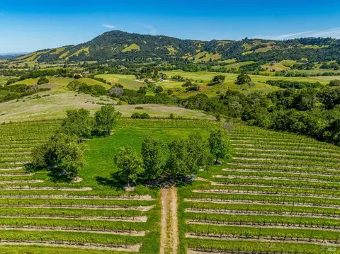 4560 Sonoma Mountain Rd, Santa Rosa, CA 95404