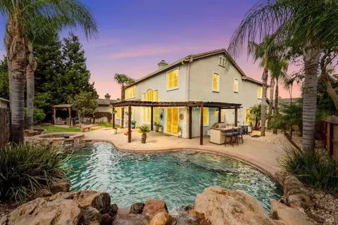 201 Red Pheasant Dr, Vacaville, CA 95687