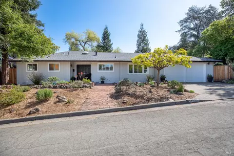 2055 Stonewood Dr, Santa Rosa, CA 95404