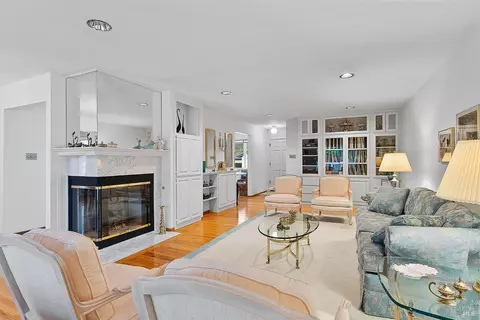 Living - 607 Tobin Dr, Vallejo, CA 94589 photo 3 of 3