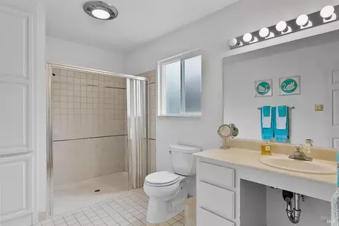 Bath - 607 Tobin Dr, Vallejo, CA 94589 photo 2 of 2