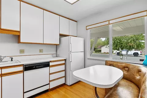 Kitchen - 607 Tobin Dr, Vallejo, CA 94589 photo 4 of 5