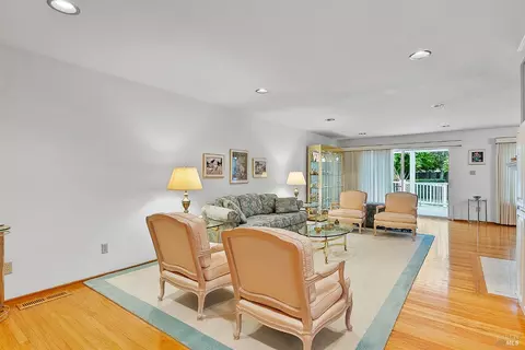 Living - 607 Tobin Dr, Vallejo, CA 94589 photo 1 of 3